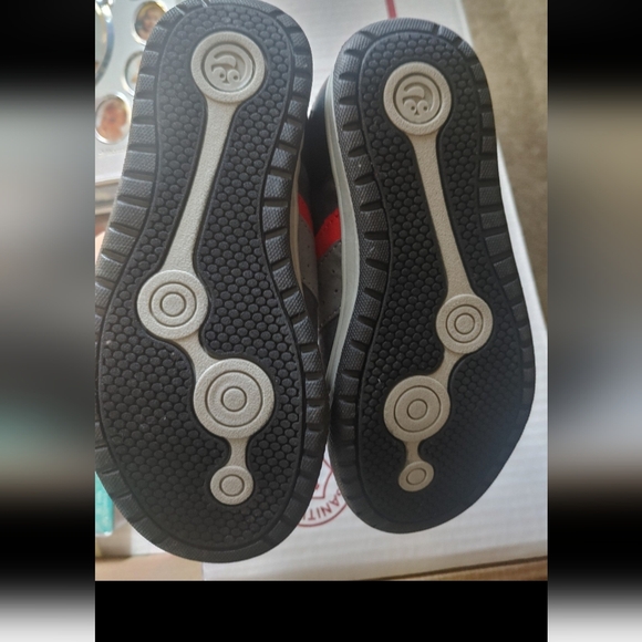 Boy's shoee - Picture 2 of 3